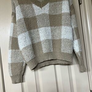 SHEIN Women’s V-Neck Sweater Checkered in Beige and White